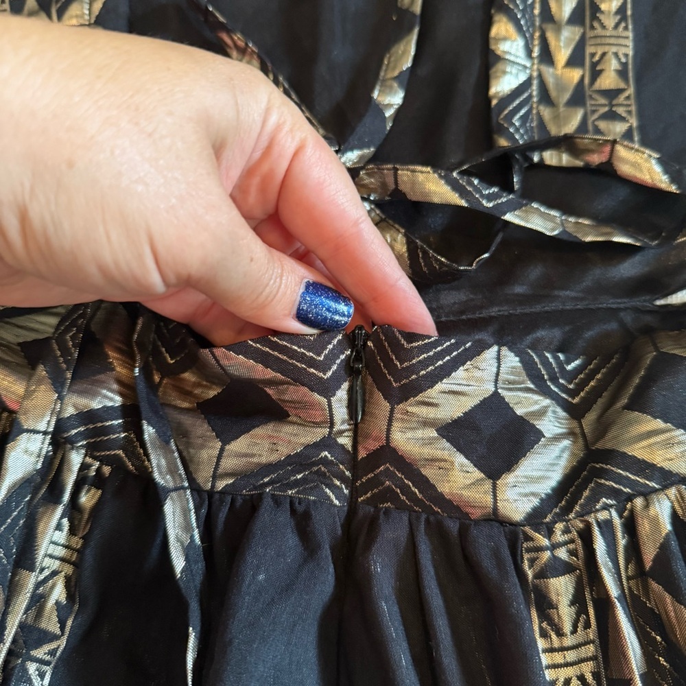 Lace the label geometric metallic print lace up back tiered maxi dress anthro - Picture 10 of 14